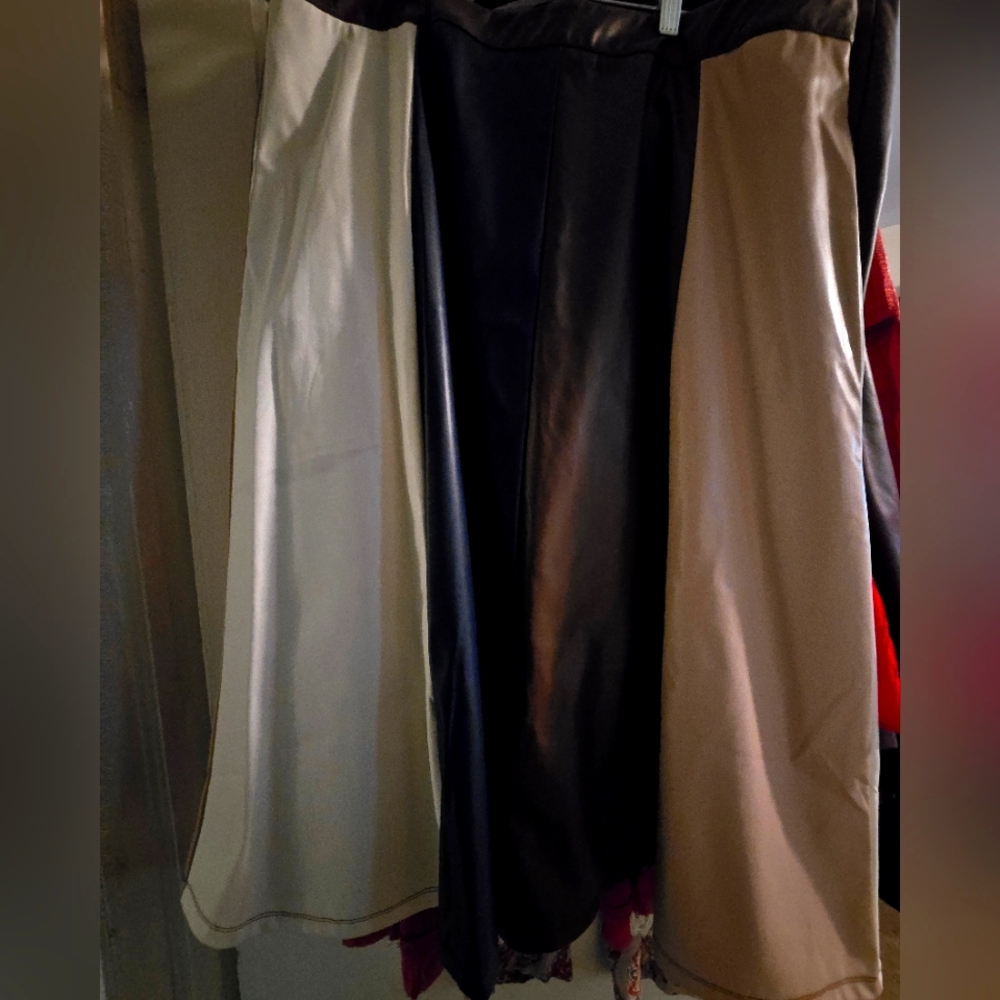 Chic Colorblock Midi Skirt